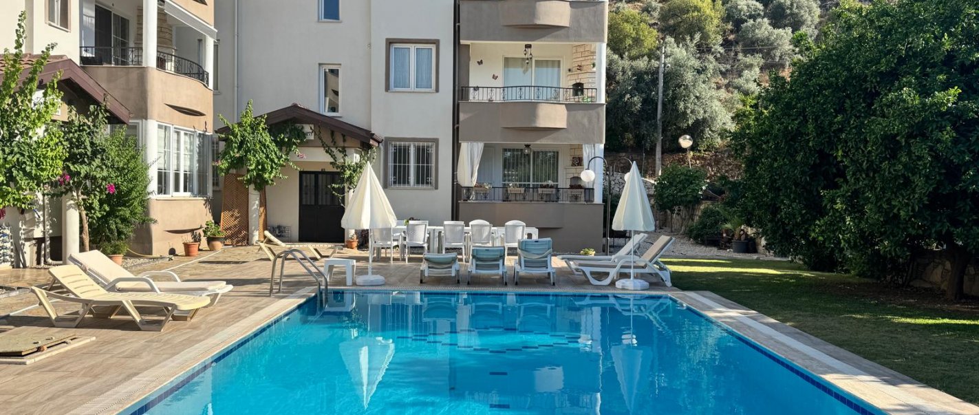 Taşyaka'da Zemin Katta 3 Yatak Odalı Daire