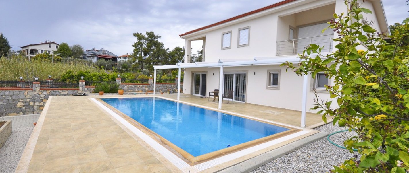 Fethiye Çiftlik’te Geniş Arsa İçerisinde Özel Havuzlu Lüks 3 Yatak Odalı Villa